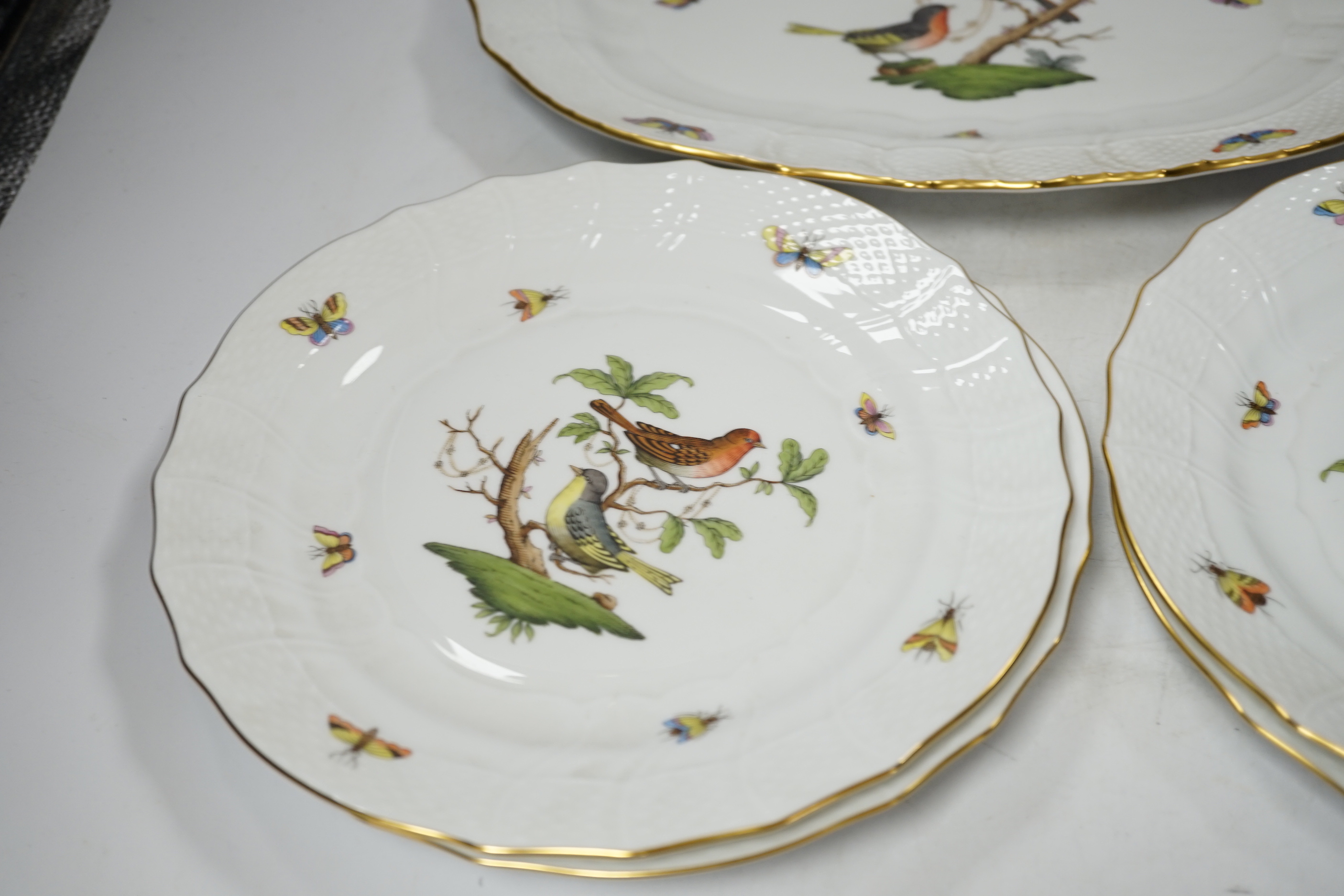 A set of four Herend Rothschild’s birds porcelain dishes and a serving dish (5)